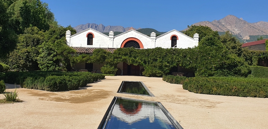 Visit the Errazuriz winery in Aconcagua, a truely spectacular winery.