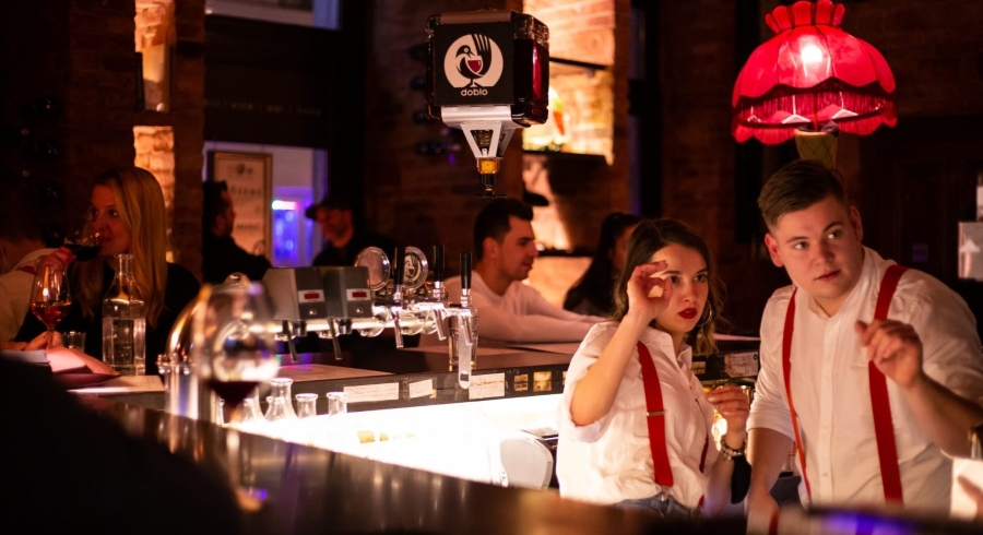 Upon arrival in Hungary you can enjoy an introductory tasting at the Doblo wine bar.